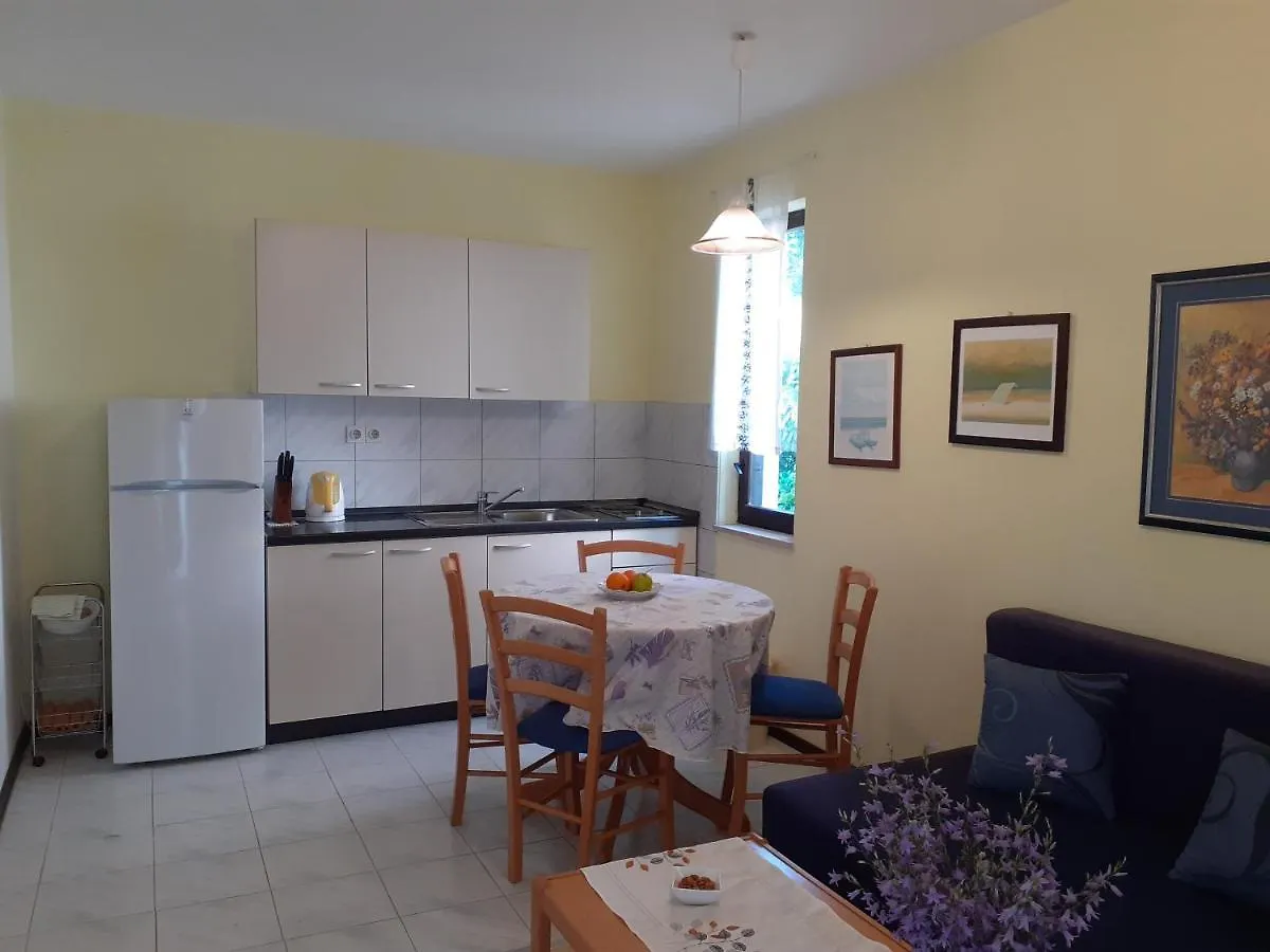 Apartment Dubravka Malinska 0*,  Croazia